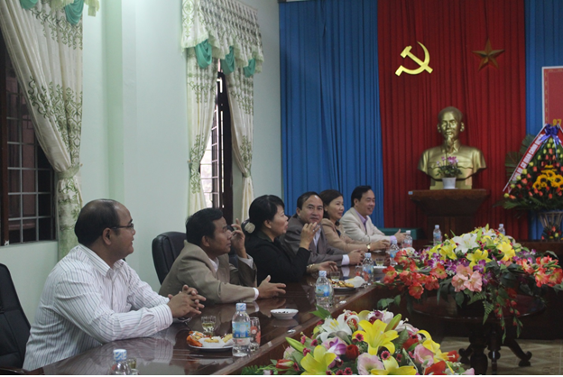 Thường trực HĐND, UBND huyện, Đảng uỷ cơ quan Chính quyền chúc mừng Huyện uỷ nhân kỷ niệm 87 năm ngày thành lập Đảng cộng sản Việt Nam