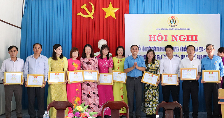 Hội nghị điển hình tiên tiến trong công nhân, viên chức, lao động huyện M’Drắk giai đoạn 2015-2020