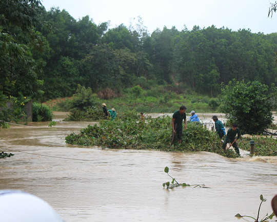 Huyện M’Drắk mưa lớn làm nhiều vùng bị chia cắt