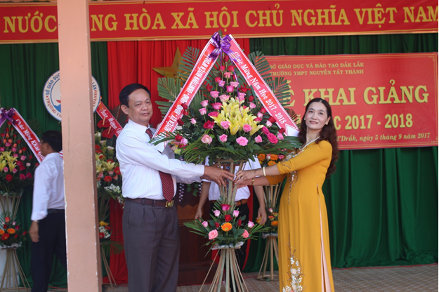 Trường THPT Nguyễn Tất Thành huyện M’Drắk tổ chức khai giảng năm học 2017-2018