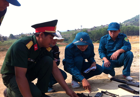 Ban chỉ huy Quân sự huyện M'Drắk tổ chức huấn luyện cho lực lượng tự vệ khối cơ quan, công ty và lực lượng dân quân trinh sát huyện năm 2016