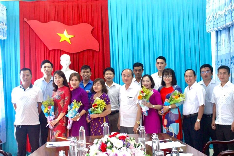 Văn phòng HĐND&UBND huyện M’Drắk tổ chức gặp mặt chị em phụ nữ nhân Kỷ niệm 111 năm ngày Quốc tế phụ nữ 8/3