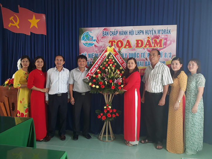 Hội liên hiệp phụ nữ huyện M’Drắk tọa đàm Kỷ niệm ngày Quốc tế Phụ nữ 8/3