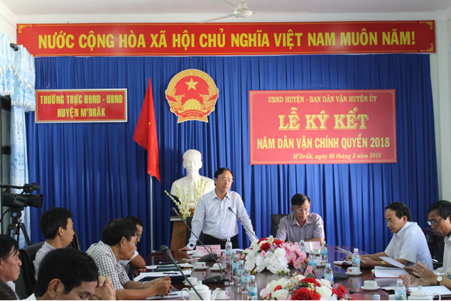 Lễ ký kết kế hoạch thực hiện Quy chế phối hợp giữa Ủy ban Nhân dân huyện với Ban Dân vận Huyện ủy về “Năm dân vận chính quyền” 2018