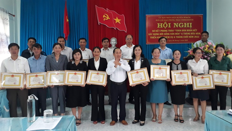 UBND huyện M’Drắk: Hội nghị sơ kết phong trào toàn dân đoàn kết xây dựng đời sống văn hóa 6 tháng đầu năm và triển khai phương hướng, hiệm vụ 6 tháng cuối năm 2022