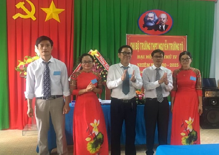 Đại hội Chi bộ Trường THPT Nguyễn Trường Tộ lần thứ IV, nhiệm kỳ 2020-2025