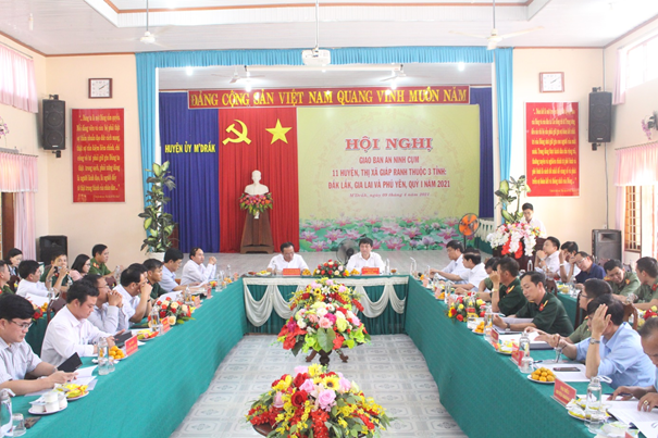 Giao ban công tác An ninh cụm 11 huyện, thị xã giáp ranh