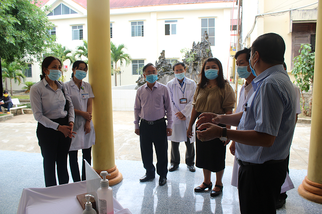 Đoàn công tác của UBND tỉnh kiểm tra công tác phòng chống dịch Covid-19 tại huyện M’Drắk