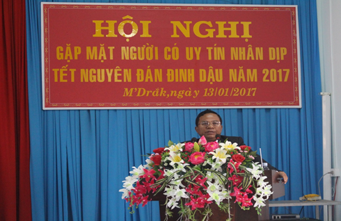 Huyện M’Drăk tổ chức Hội nghị gặp mặt người có uy tín trong vùng đồng bào dân tộc thiểu số trên địa bàn huyện nhân dịp Tết nguyên đán Đinh Dậu năm 2017