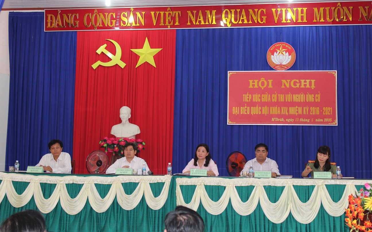 ỨNG CỬ VIÊN ĐẠI BIỂU QUỐC HỘI KHÓA XIV TIẾP XÚC CỬ TRI HUYỆN M’ĐRẮK