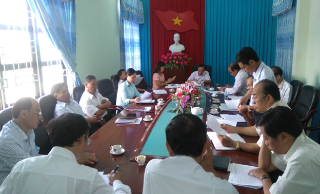 UBND huyện M’Drắk tổ chức đánh giá, xếp loại 6 tháng đầu năm 2016