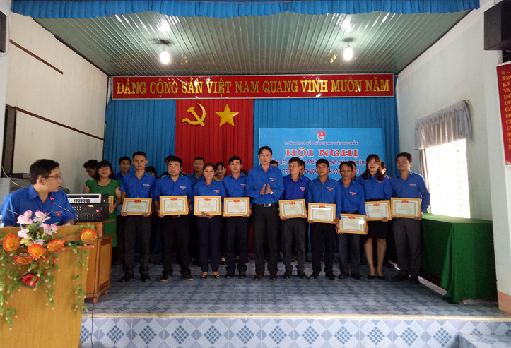 Huyện Đoàn M'Drắk tổ chức Hội nghị tổng kết công tác Đoàn và phong trào thanh thiếu nhi năm 2017.