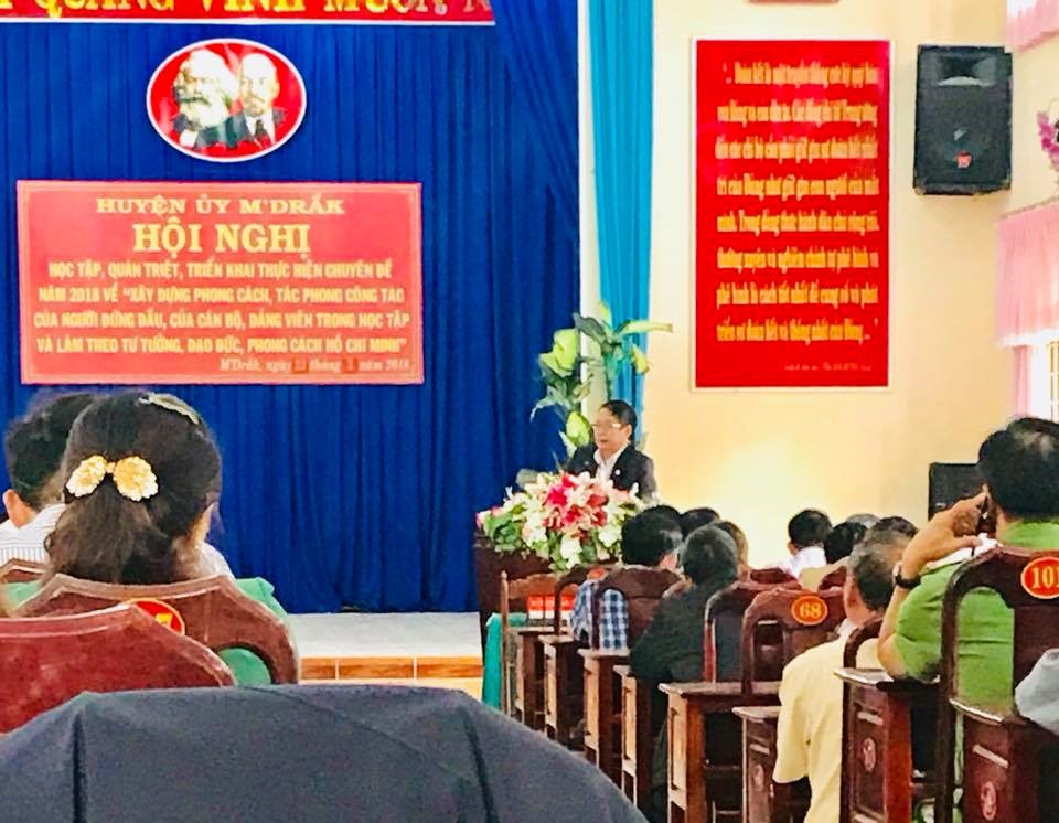 Huyện uỷ M’Drắk tổ chức Hội nghị cán bộ chủ chốt của huyện học tập, quán triệt, triển khai thực hiện Chuyên đề năm 2018.