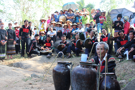 Nét đẹp văn hóa lễ cúng bến nước của người Ê Đê ở buôn M’Um xã Krông Jing huyện M’Drăk