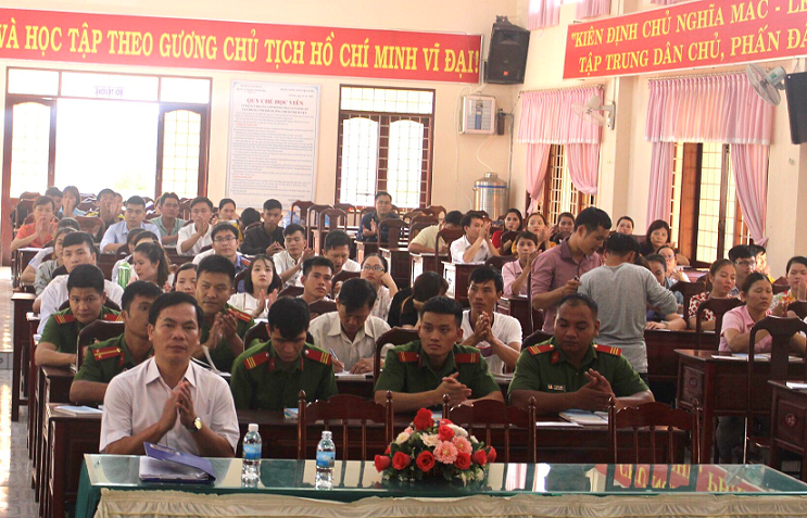 Huyện M’Drắk bồi dưỡng lý luận chính trị cho đối tượng kết nạp Đảng