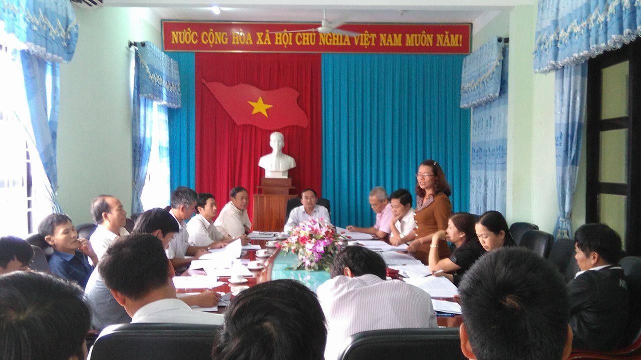 Ủy ban nhân dân huyên tổ chức cuộc họp triển khai công tác tổng điều tra, rà soát hộ nghèo, hộ cận nghèo năm 2015