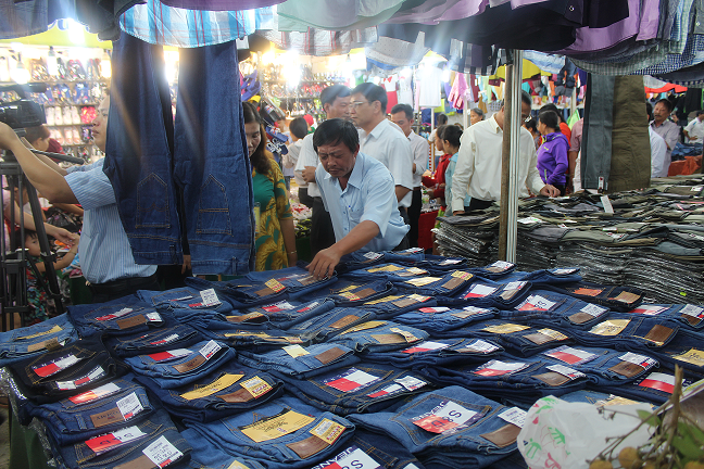 Doanh thu trên 3 tỷ đồng tại phiên chợ hàng Việt về miền núi, vùng sâu, vùng xa tại huyện M'Drắk