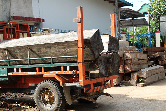 Huyện M’Drắk Bắt giữ trên 8m3 gỗ không rõ nguồn gốc