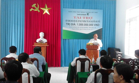 Ngân hàng thương mại Cổ phần Ngoại thương Việt Nam Chi nhánh Đăk Lăk bàn giao phòng học, nhà hiệu bộ cho trường tiểu học Nguyễn Văn Trỗi, xã Krông Jing