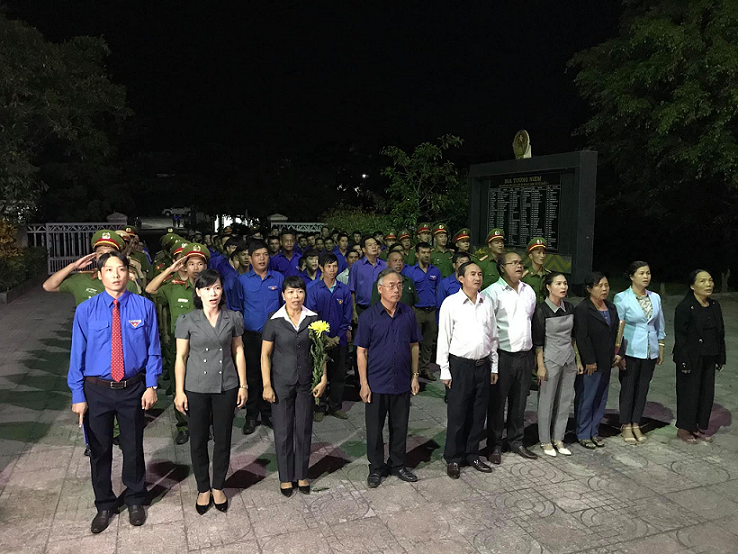 Huyện đoàn M’Drắk tổ chức thắp nến tri ân các anh hùng liệt sỹ