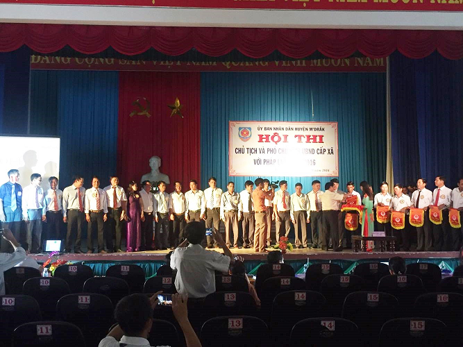 Huyện M’drắk tổ chức thành công Hội thi “Chủ tịch và Phó Chủ tịch UBND cấp xã với pháp luật” năm 2016