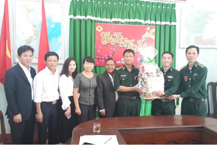 Huyện M'Drắk đi thăm, chúc tết đơn vị kết nghĩa Đồn biên phòng Ia Rvê (huyện Ea Súp)
