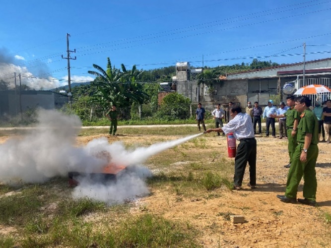 Ra mắt mô hình điểm “Tổ liên gia an toàn phòng cháy, chữa cháy” và “điểm chữa cháy công cộng” huyện M’Drắk