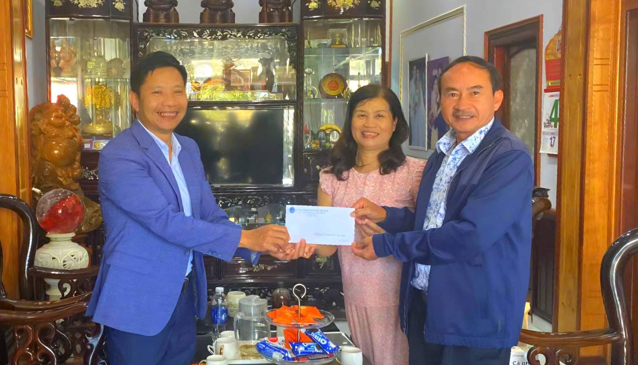 Lãnh đạo Xã M’Drắk thăm, tặng quà và chúc tết các đồng chí nguyên lãnh đạo, các thôn buôn và đơn vị trực tết Bính Ngọ năm 2026.