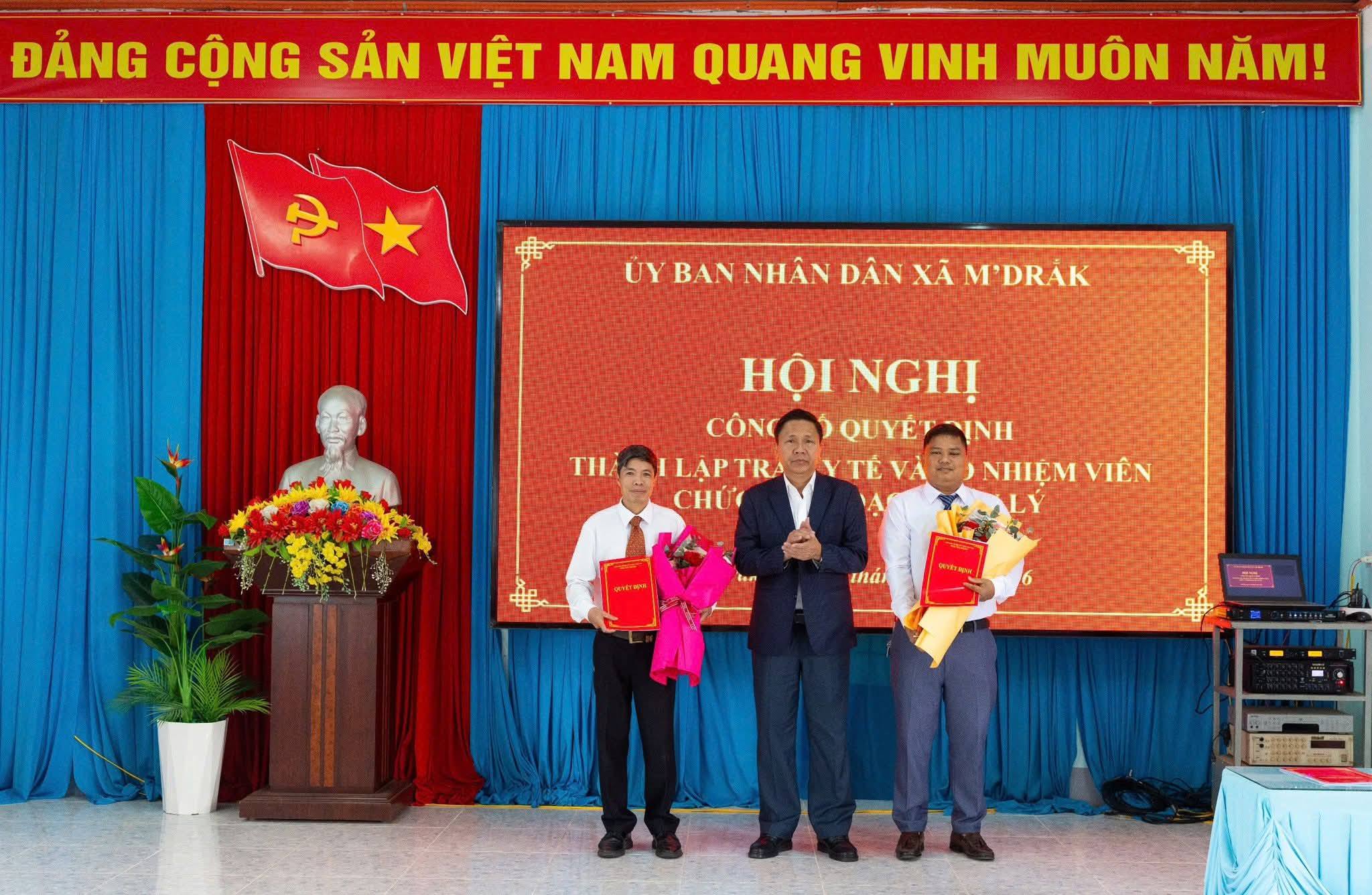 Xã M’Drắk: công bố quyết định thành lập Trạm y tế và công tác cán bộ