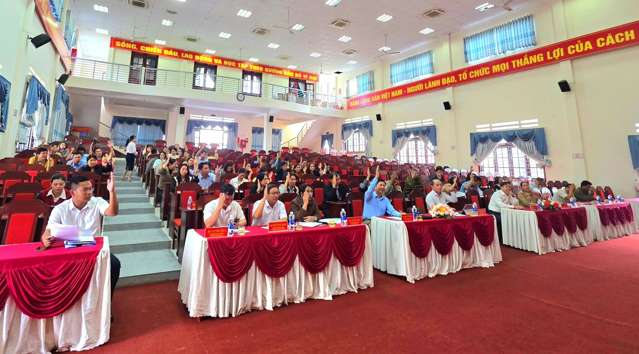 Đảng ủy Xã M’Drắk: Lấy ý kiến cử tri nơi công tác đối với người được giới thiệu ứng cử đại biểu HĐND các cấp