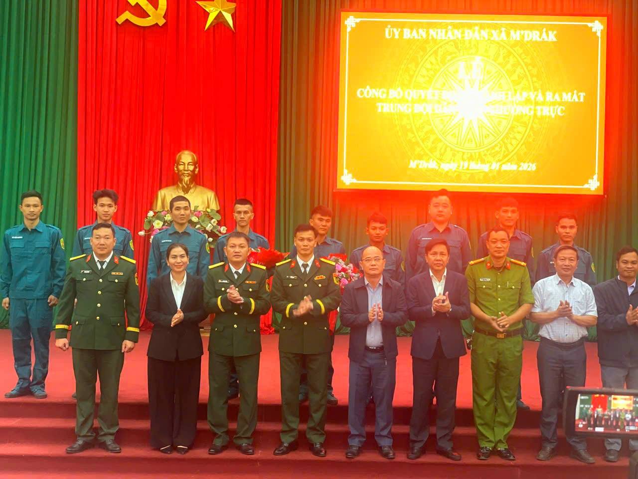 Ra mắt Trung đội dân quân thường trực thuộc Ban chỉ huy Quân sự Xã M’Drắk