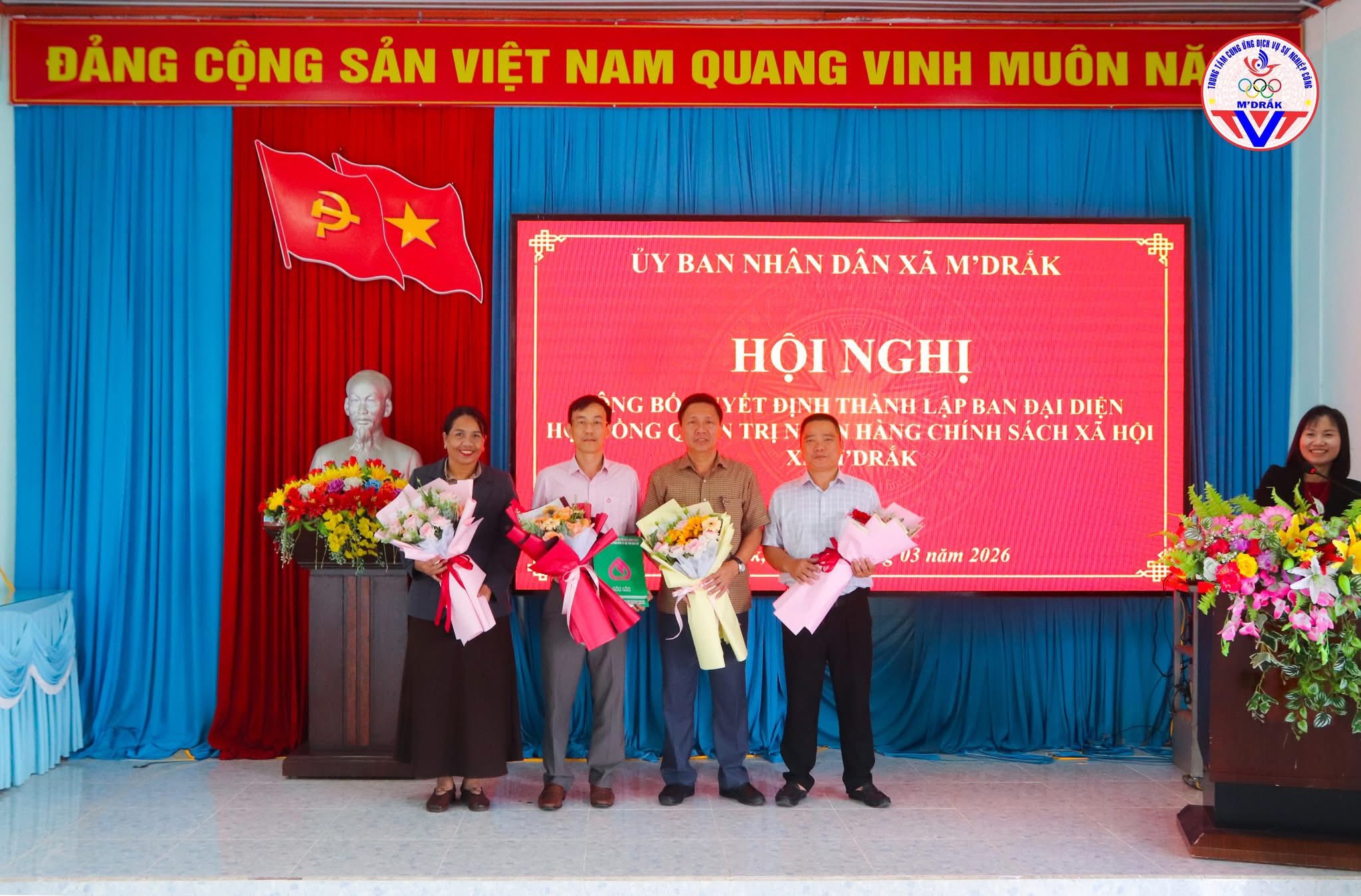 Công bố Quyết định thành lập Ban đại diện Hội đồng quản trị Ngân hàng Chính sách xã hội xã M’Drắk